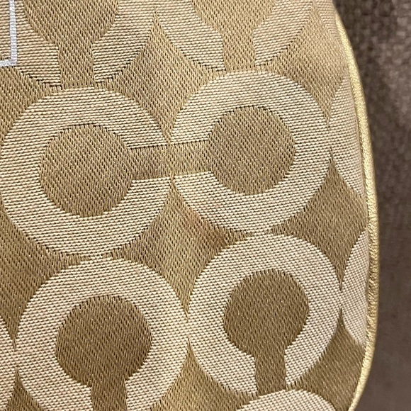 Coach Poppy-Chan GOLDY Collectible Y2K Wristlet - Picture 9 of 14